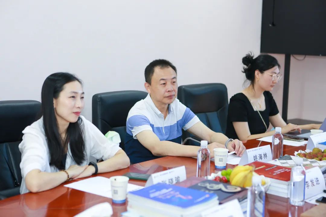 熱烈歡迎中山大學(xué)管理學(xué)院專業(yè)學(xué)位辦公室主任姚海林博士一行來訪！